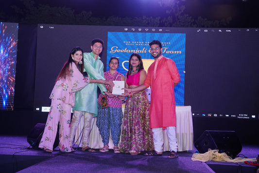bindhani gifting jewelry on navratri event
