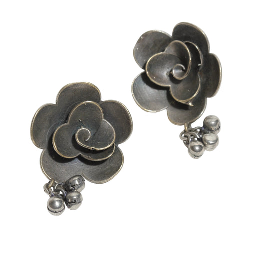 Bindhani-Oxidised-Silver-Flower-Shape-Ghuguro-Stud-Earrings