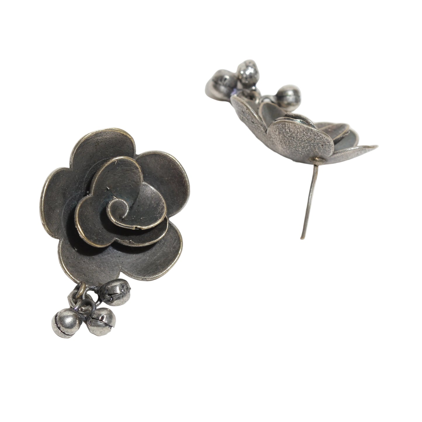 Bindhani-Oxidised-Silver-Flower-Shape-Ghuguro-Studs