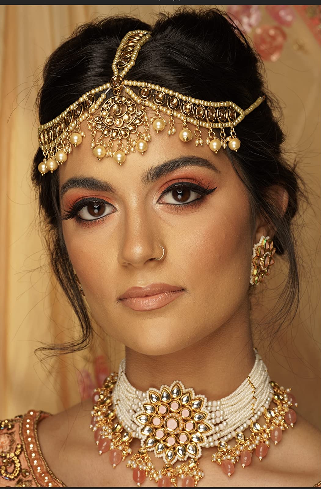 Women wearing Bindhani damini tika.