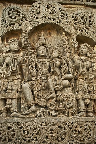 Ancient Indian temple carvings and traditional gold jewellery showcasing the architectural inspiration behind timeless Indian jewellery designs.