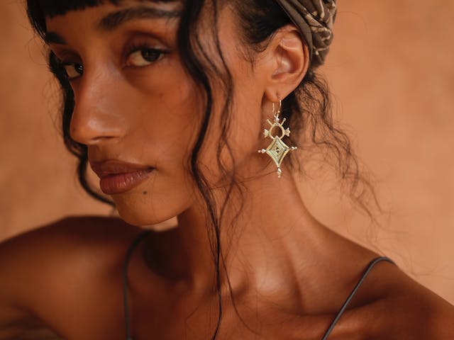 women-wear-gold-plated-dangle-earrings