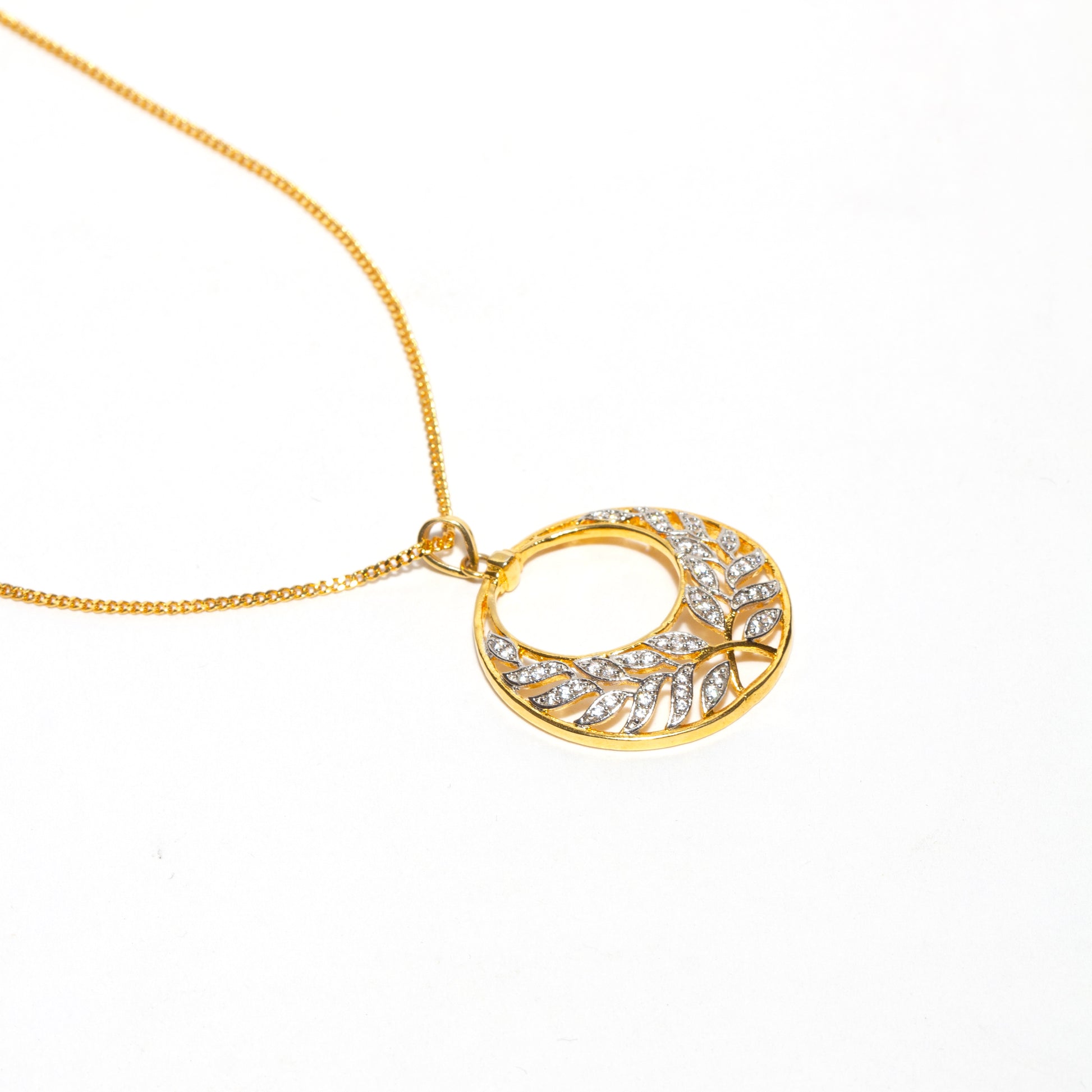 American-Diamond-Cubic-Zirconia-Flower-Shaped-Pendant-with-Chain

