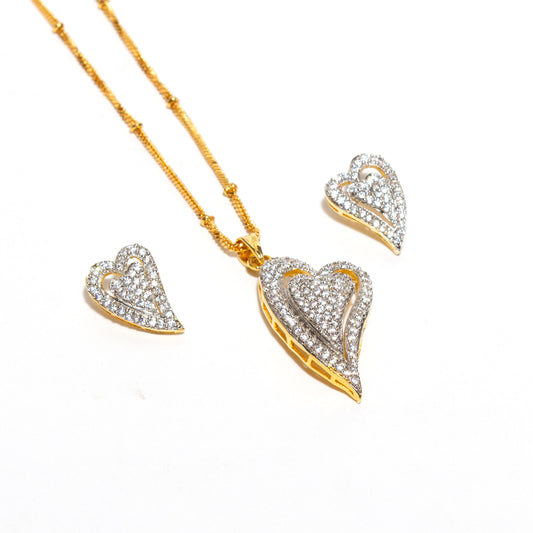 Bindhani-American-Diamond-Stones-Heart-Pendant-With-Studs-Chain
