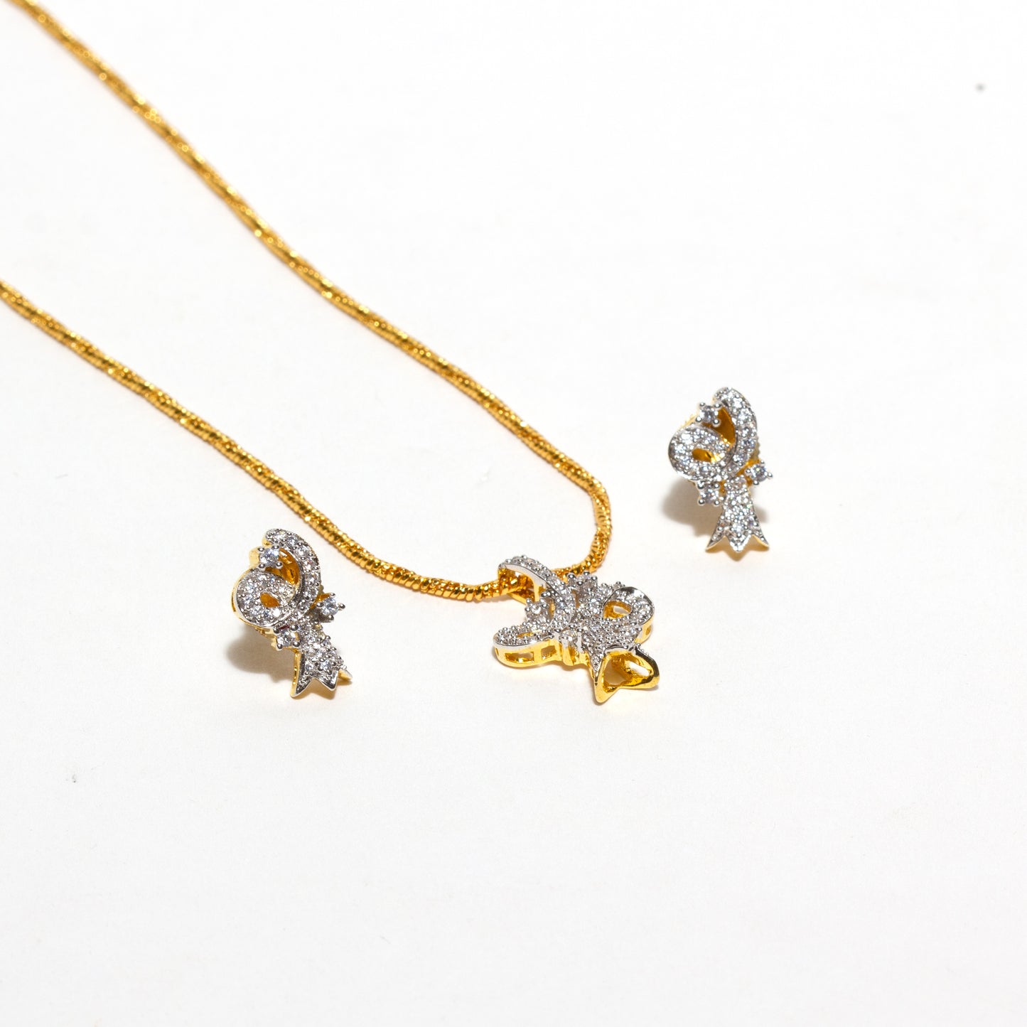 Bindhani-Beautiful-American-Diamond-Small-Pendant-Studs-Set-With-Chain