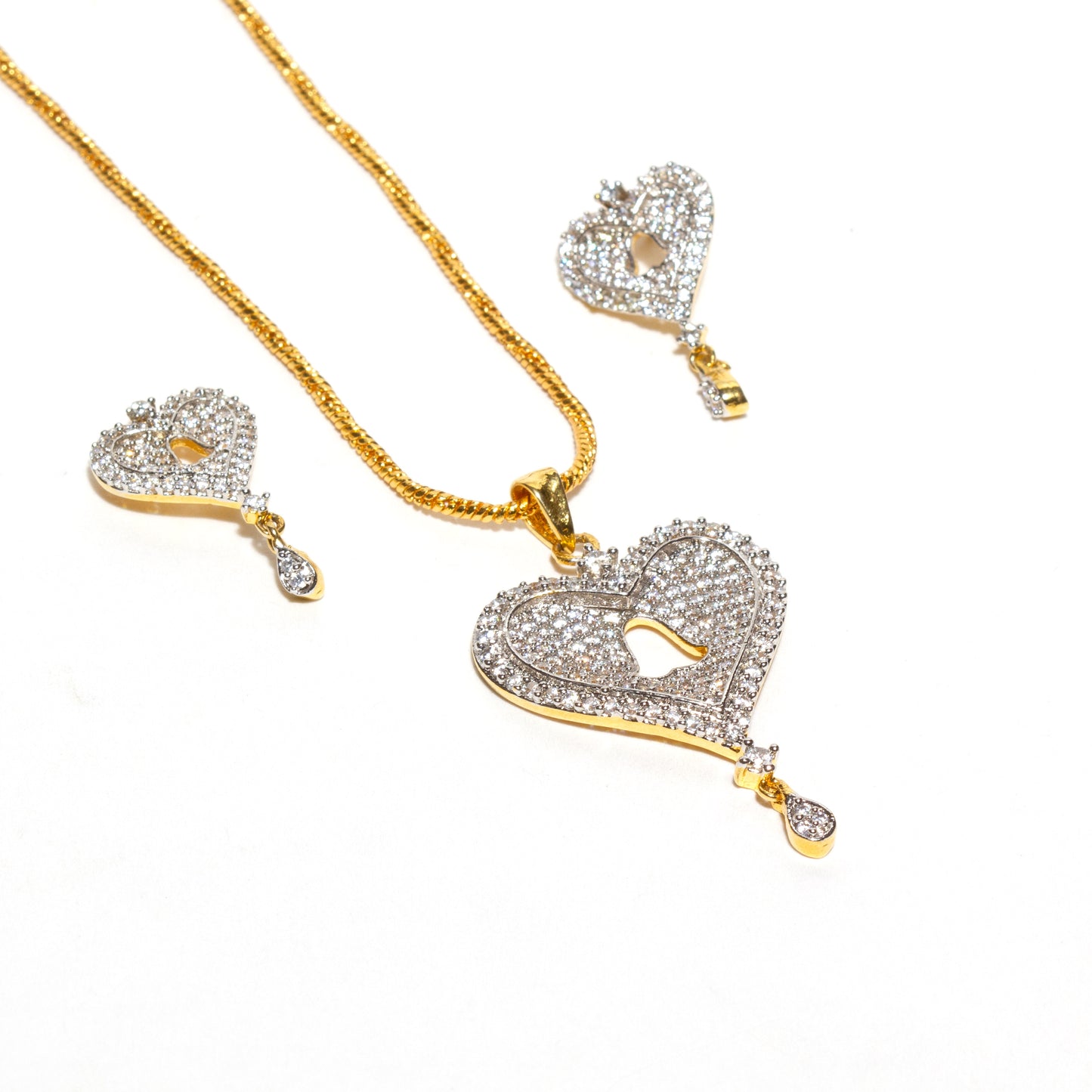 Bindhani-Heart-Shaped-Cubic-Zirconia-Pendant-Studs-With-Chain
