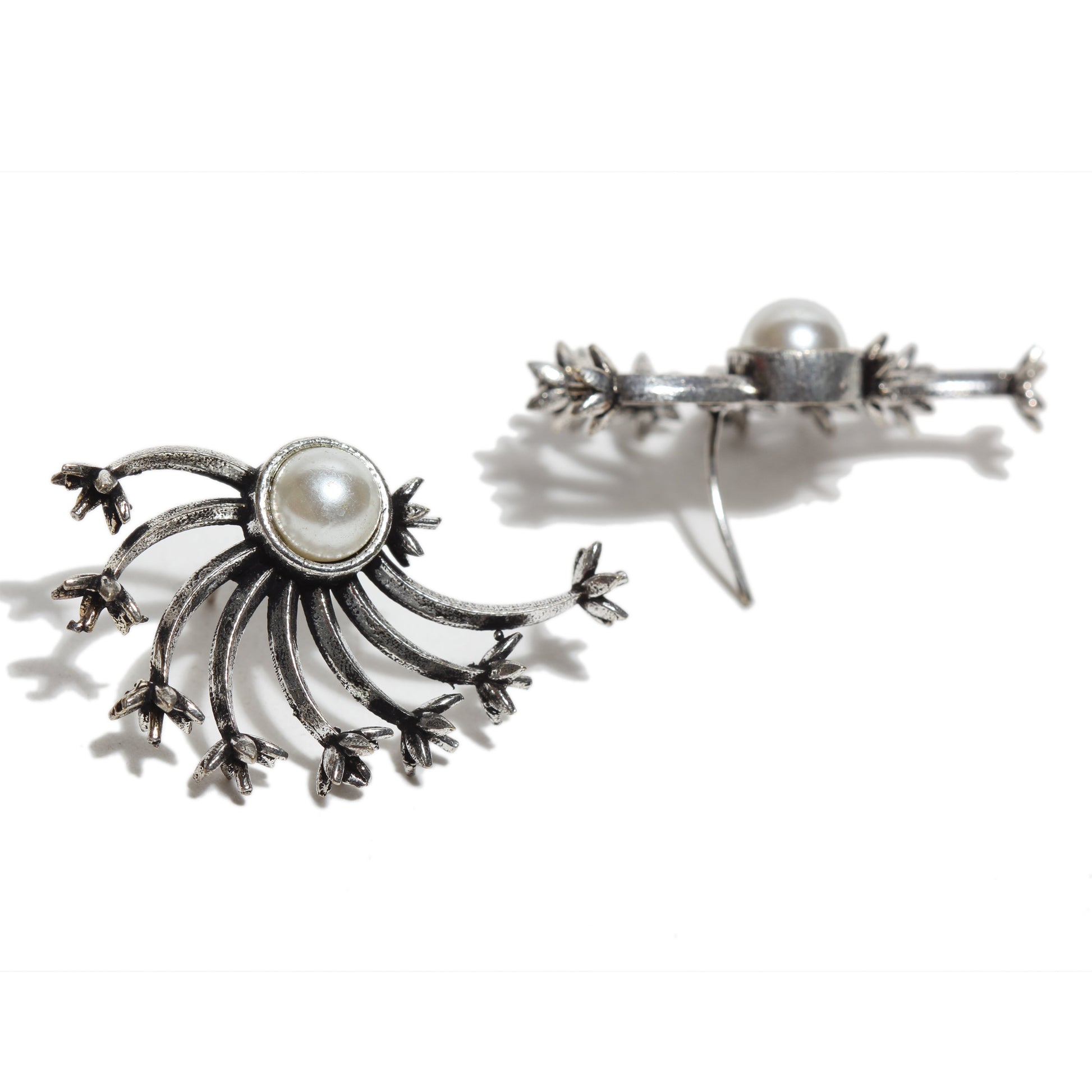 Bindhani-Oxidized-Silver-Finish-Stud-for-women