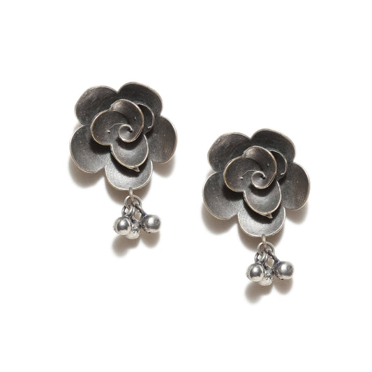 Bindhani-Oxidized-Silver-Flower-Shape-Ghuguro-Medium-Stud-Earrings