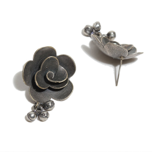 Bindhani-Oxidized-Silver-Flower-Shape-Ghuguro-Medium-Stud-Earring