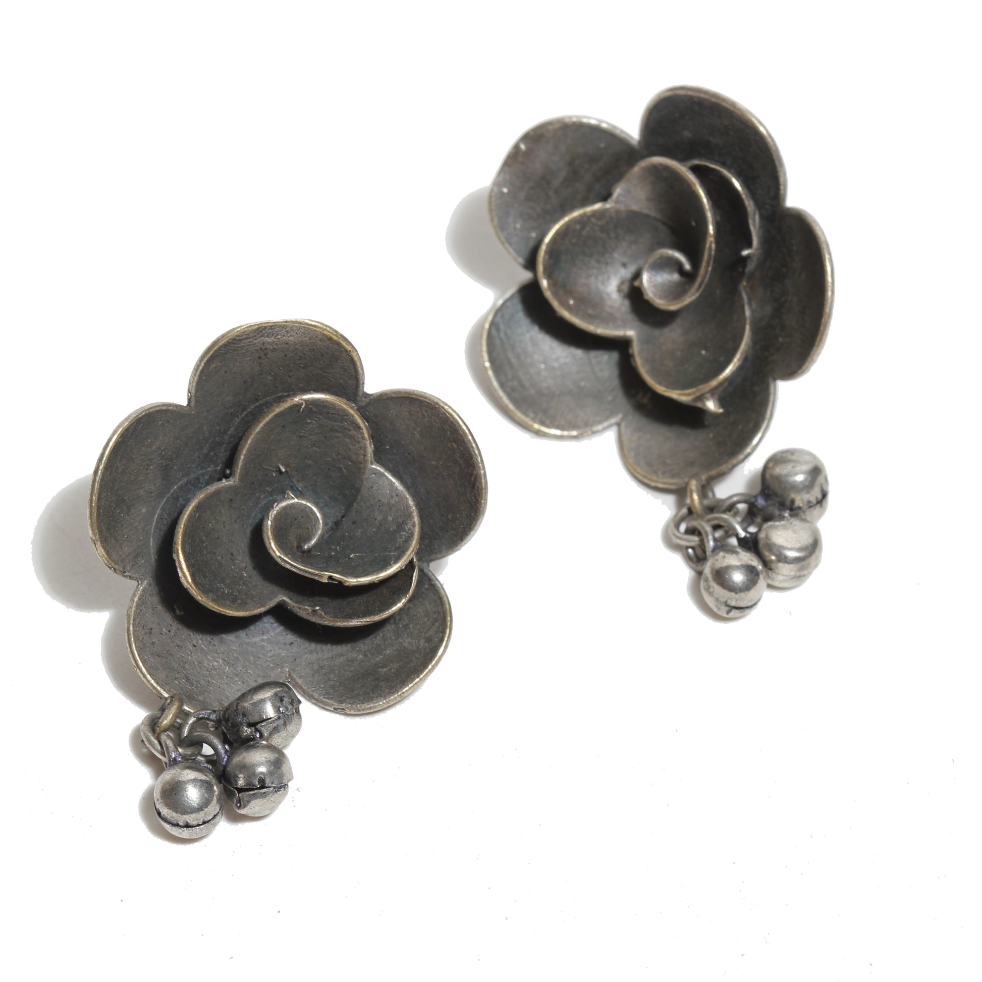 Bindhani-Oxidized-Silver-Flower-Shape-Medium-Stud