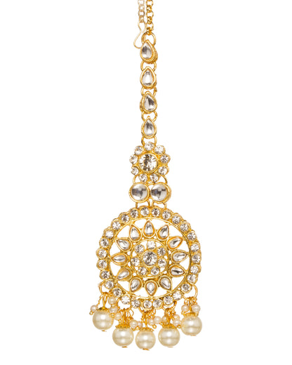 Bindhani Gold-plated round kundan maang tikka with hanging pearl drops, white background