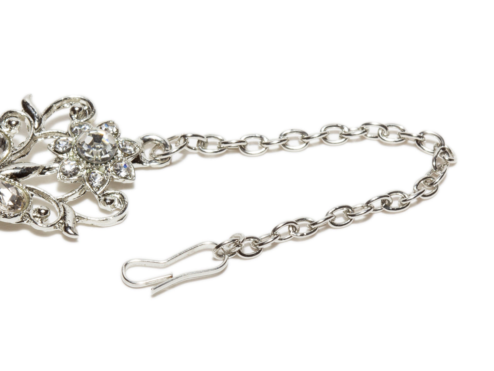 Chain View Bindhani silver-plated Kundan mang tikka showing  S hook