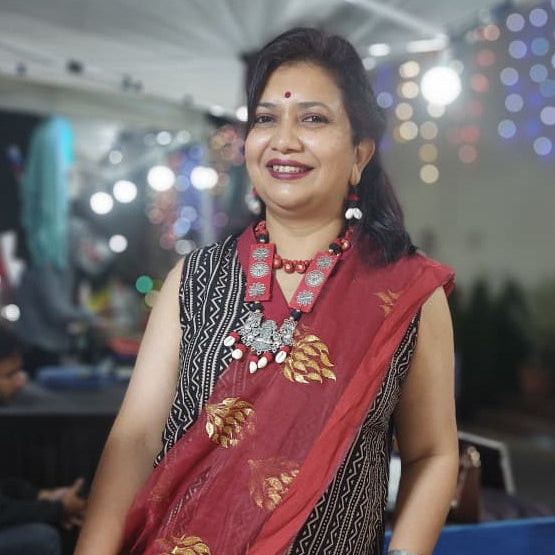 Malvika in Bindhani handmade necklace