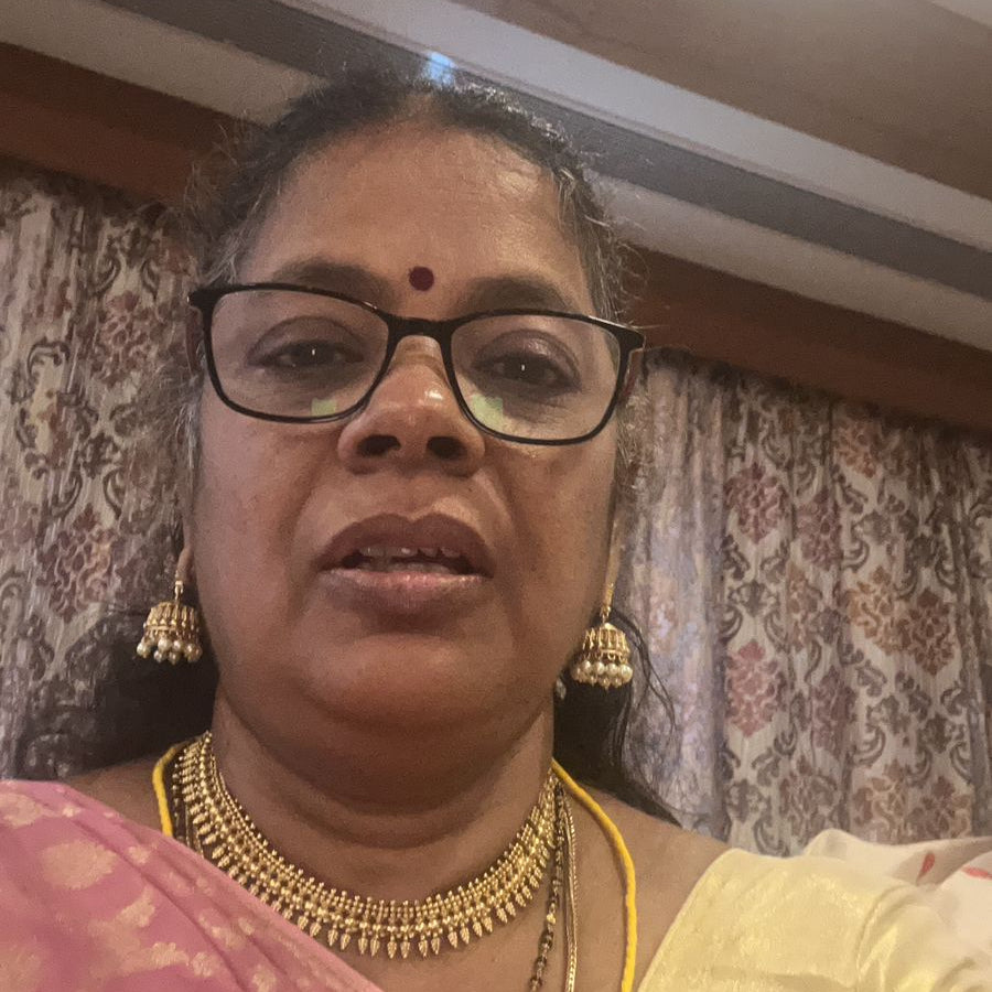 Lady wearing Bindhani necklace in wedding ceremonay.