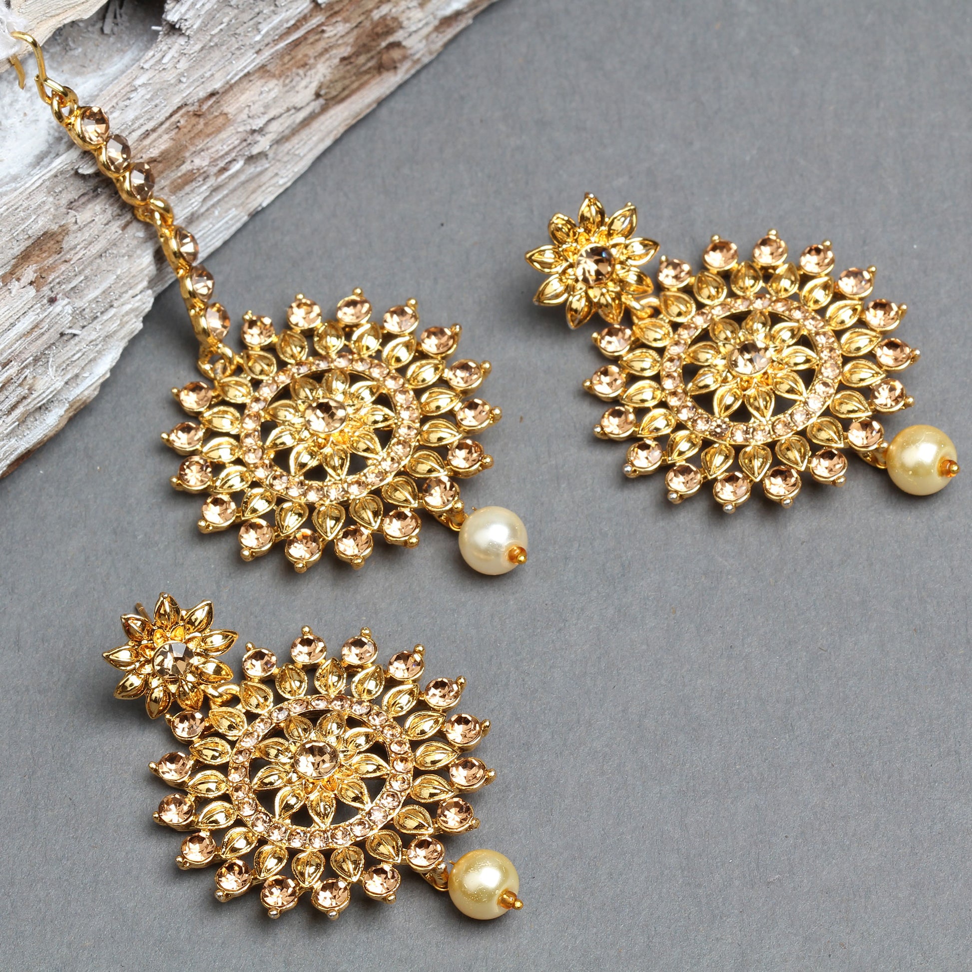 Pearl Drop Maang Tikka Earrings Golden1
